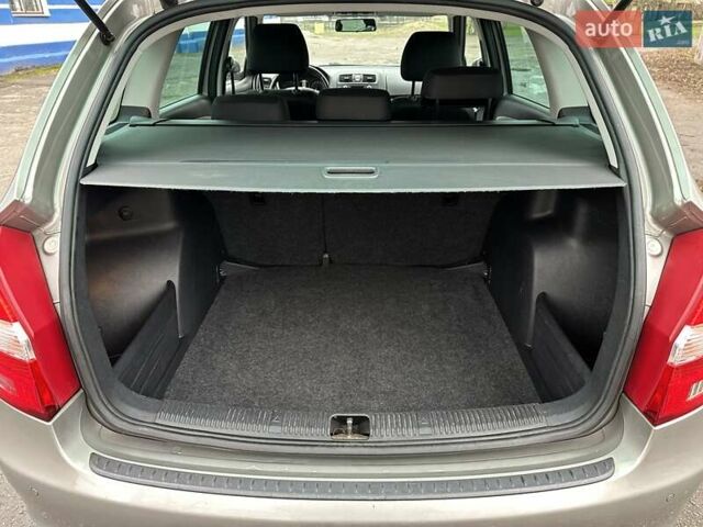 Желтый Шкода Фабия, объемом двигателя 1.2 л и пробегом 200 тыс. км за 7500 $, фото 24 на Automoto.ua