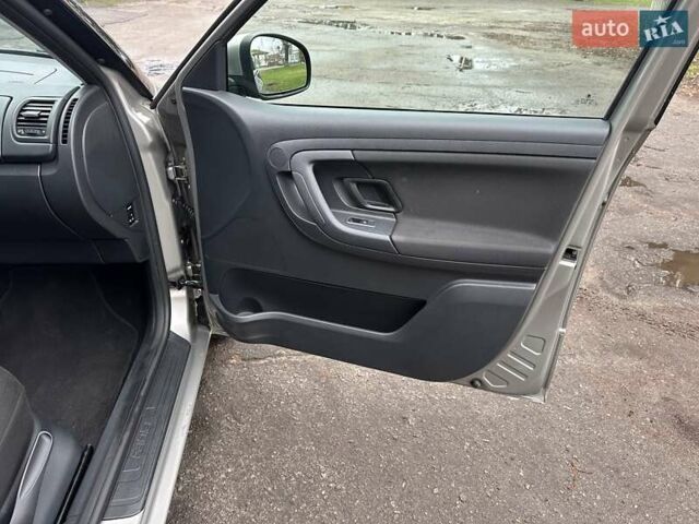 Желтый Шкода Фабия, объемом двигателя 1.2 л и пробегом 200 тыс. км за 7500 $, фото 27 на Automoto.ua