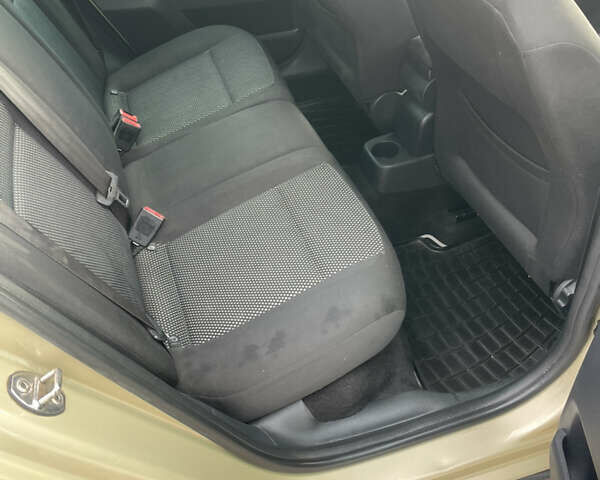 Желтый Шкода Фабия, объемом двигателя 1.6 л и пробегом 194 тыс. км за 6600 $, фото 21 на Automoto.ua