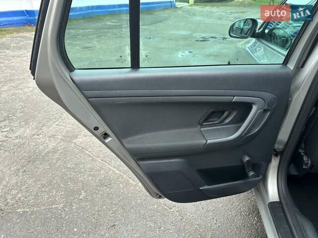 Желтый Шкода Фабия, объемом двигателя 1.2 л и пробегом 200 тыс. км за 7500 $, фото 21 на Automoto.ua