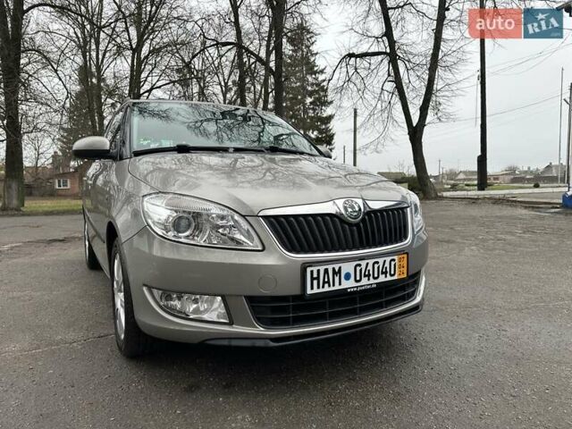 Желтый Шкода Фабия, объемом двигателя 1.2 л и пробегом 200 тыс. км за 7500 $, фото 5 на Automoto.ua