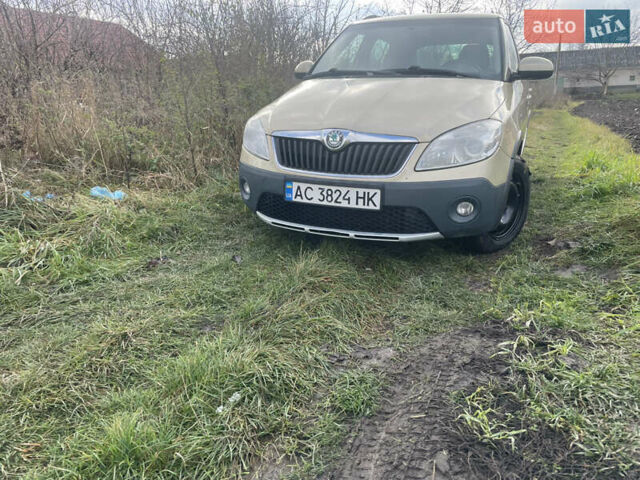 Желтый Шкода Фабия, объемом двигателя 1.6 л и пробегом 194 тыс. км за 6600 $, фото 28 на Automoto.ua