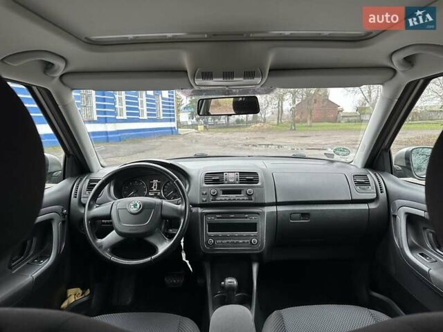 Желтый Шкода Фабия, объемом двигателя 1.2 л и пробегом 200 тыс. км за 7500 $, фото 30 на Automoto.ua