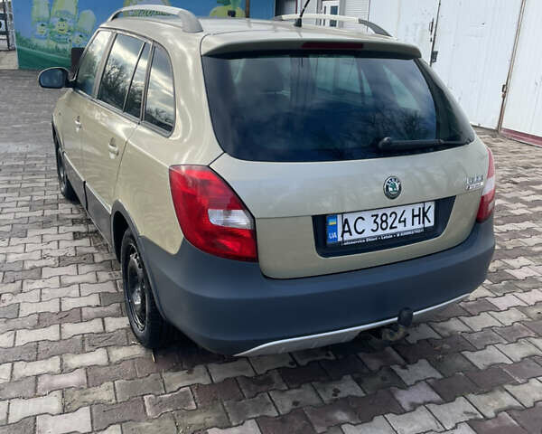 Желтый Шкода Фабия, объемом двигателя 1.6 л и пробегом 194 тыс. км за 6600 $, фото 10 на Automoto.ua