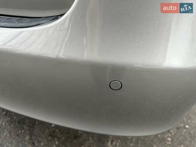 Желтый Шкода Фабия, объемом двигателя 1.2 л и пробегом 200 тыс. км за 7500 $, фото 13 на Automoto.ua