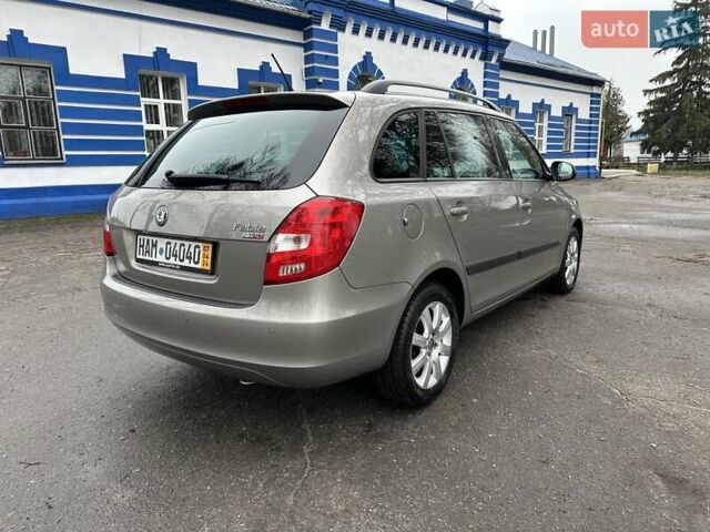 Желтый Шкода Фабия, объемом двигателя 1.2 л и пробегом 200 тыс. км за 7500 $, фото 10 на Automoto.ua