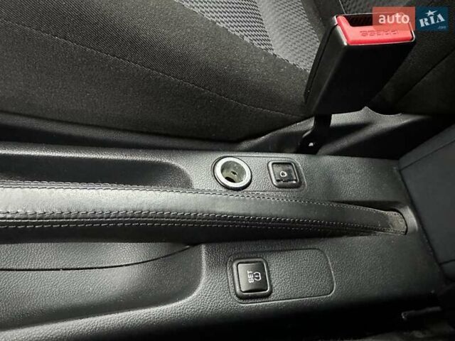 Желтый Шкода Фабия, объемом двигателя 1.2 л и пробегом 200 тыс. км за 7500 $, фото 32 на Automoto.ua