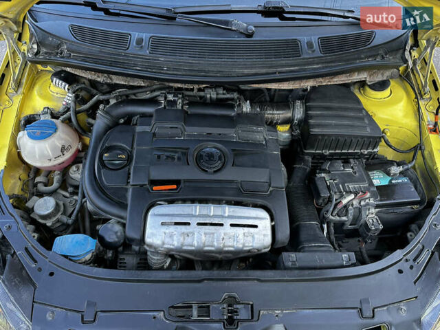 Желтый Шкода Фабия, объемом двигателя 1.4 л и пробегом 145 тыс. км за 7499 $, фото 8 на Automoto.ua