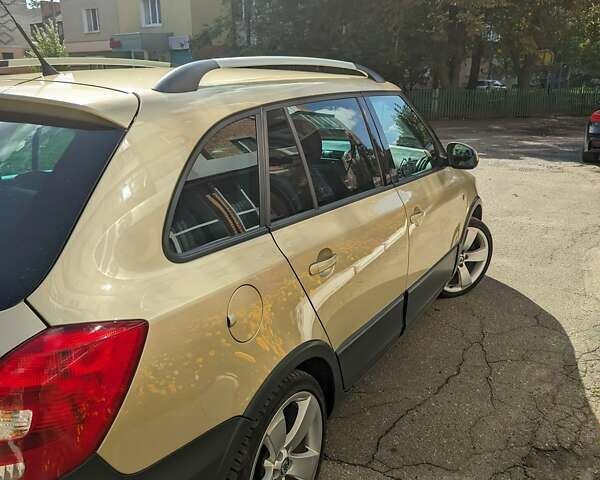 Желтый Шкода Фабия, объемом двигателя 1.6 л и пробегом 207 тыс. км за 7700 $, фото 8 на Automoto.ua