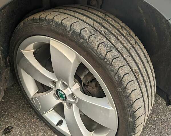 Желтый Шкода Фабия, объемом двигателя 1.6 л и пробегом 207 тыс. км за 7700 $, фото 7 на Automoto.ua