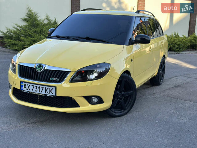 Желтый Шкода Фабия, объемом двигателя 1.4 л и пробегом 145 тыс. км за 7499 $, фото 3 на Automoto.ua