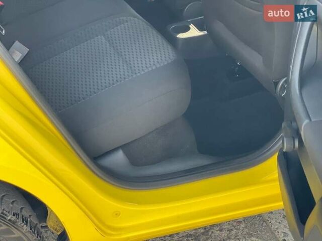 Желтый Шкода Фабия, объемом двигателя 1.2 л и пробегом 169 тыс. км за 7999 $, фото 35 на Automoto.ua