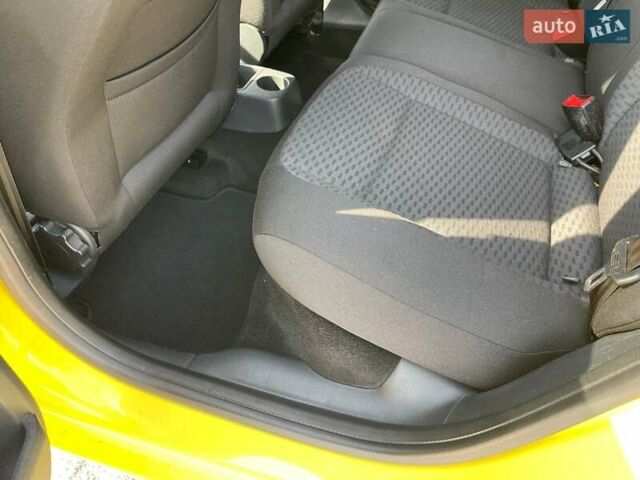 Желтый Шкода Фабия, объемом двигателя 1.2 л и пробегом 169 тыс. км за 7999 $, фото 28 на Automoto.ua