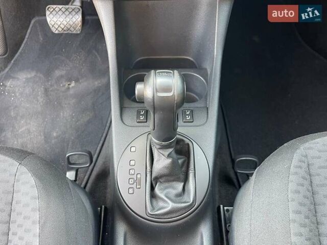 Желтый Шкода Фабия, объемом двигателя 1.2 л и пробегом 169 тыс. км за 7999 $, фото 20 на Automoto.ua