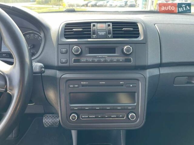 Желтый Шкода Фабия, объемом двигателя 1.2 л и пробегом 169 тыс. км за 8350 $, фото 15 на Automoto.ua