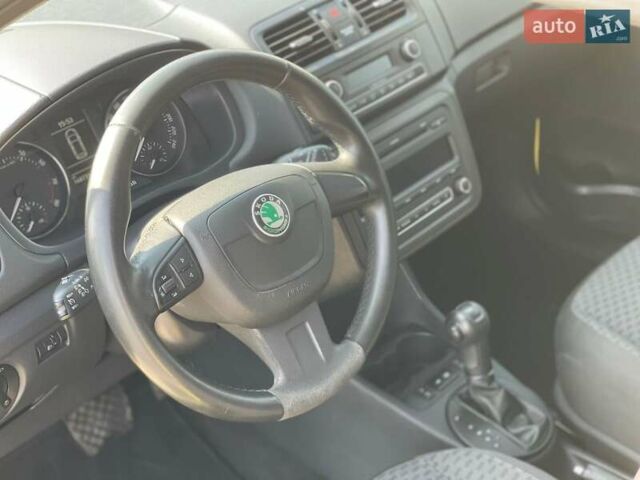 Желтый Шкода Фабия, объемом двигателя 1.2 л и пробегом 169 тыс. км за 7999 $, фото 17 на Automoto.ua