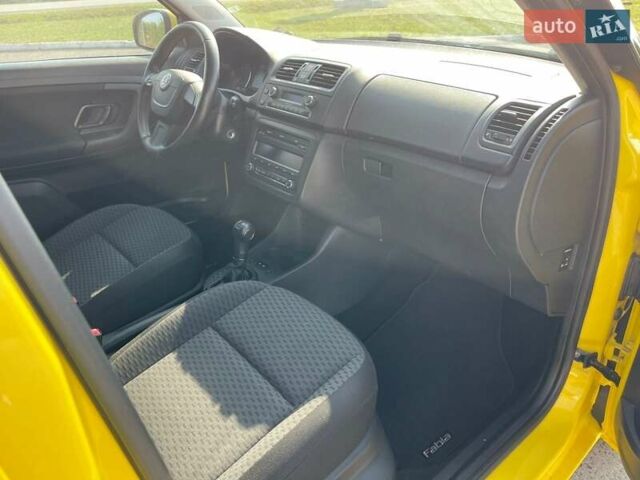 Желтый Шкода Фабия, объемом двигателя 1.2 л и пробегом 169 тыс. км за 7999 $, фото 25 на Automoto.ua