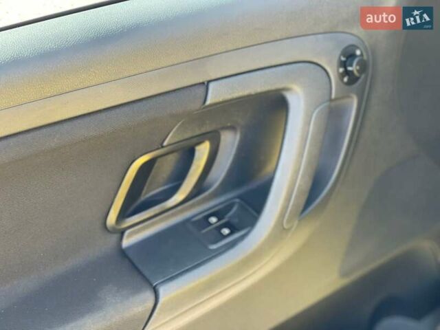 Желтый Шкода Фабия, объемом двигателя 1.2 л и пробегом 169 тыс. км за 7999 $, фото 18 на Automoto.ua