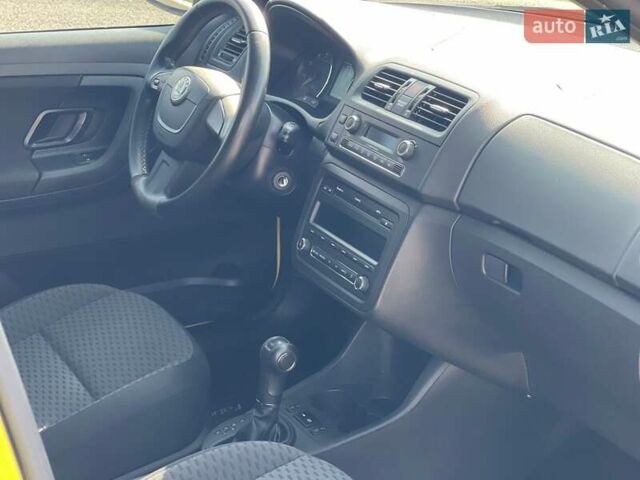 Желтый Шкода Фабия, объемом двигателя 1.2 л и пробегом 169 тыс. км за 8350 $, фото 23 на Automoto.ua