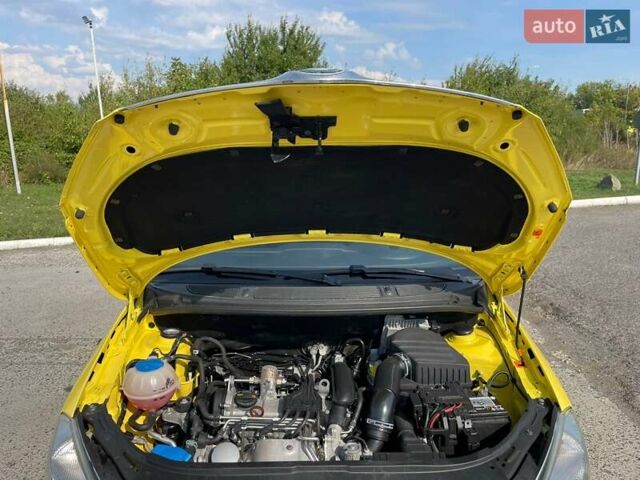 Желтый Шкода Фабия, объемом двигателя 1.2 л и пробегом 169 тыс. км за 7999 $, фото 32 на Automoto.ua