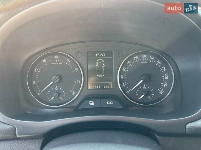 Желтый Шкода Фабия, объемом двигателя 1.2 л и пробегом 169 тыс. км за 7999 $, фото 21 на Automoto.ua