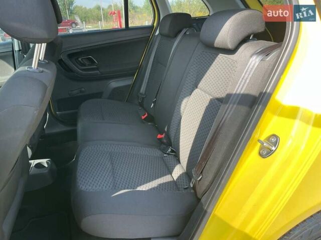 Желтый Шкода Фабия, объемом двигателя 1.2 л и пробегом 169 тыс. км за 7999 $, фото 9 на Automoto.ua