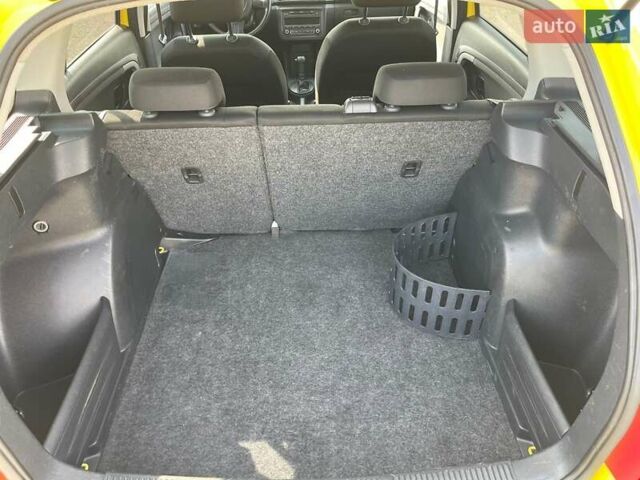 Желтый Шкода Фабия, объемом двигателя 1.2 л и пробегом 169 тыс. км за 7999 $, фото 30 на Automoto.ua