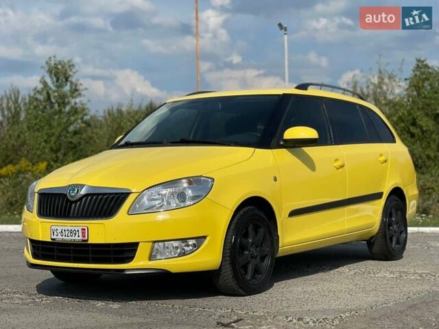 Желтый Шкода Фабия, объемом двигателя 1.2 л и пробегом 169 тыс. км за 7999 $, фото 1 на Automoto.ua
