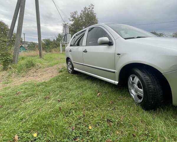 Серый Шкода Фабия, объемом двигателя 1.4 л и пробегом 247 тыс. км за 3000 $, фото 2 на Automoto.ua