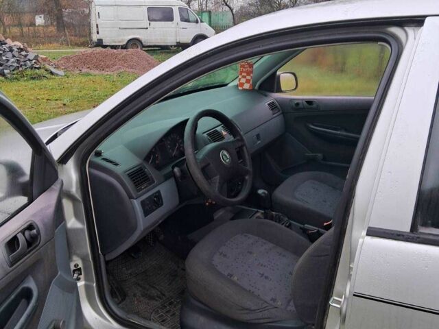 Сірий Шкода Фабія, об'ємом двигуна 1.4 л та пробігом 303 тис. км за 2600 $, фото 2 на Automoto.ua