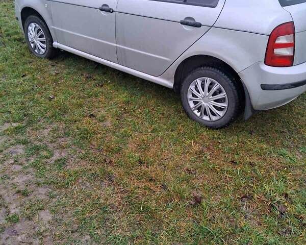 Сірий Шкода Фабія, об'ємом двигуна 1.4 л та пробігом 303 тис. км за 2600 $, фото 5 на Automoto.ua