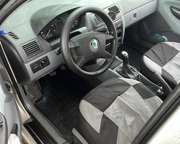 Серый Шкода Фабия, объемом двигателя 1.9 л и пробегом 276 тыс. км за 3300 $, фото 9 на Automoto.ua