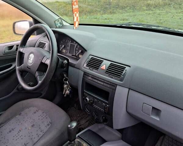 Сірий Шкода Фабія, об'ємом двигуна 1.4 л та пробігом 303 тис. км за 2600 $, фото 12 на Automoto.ua