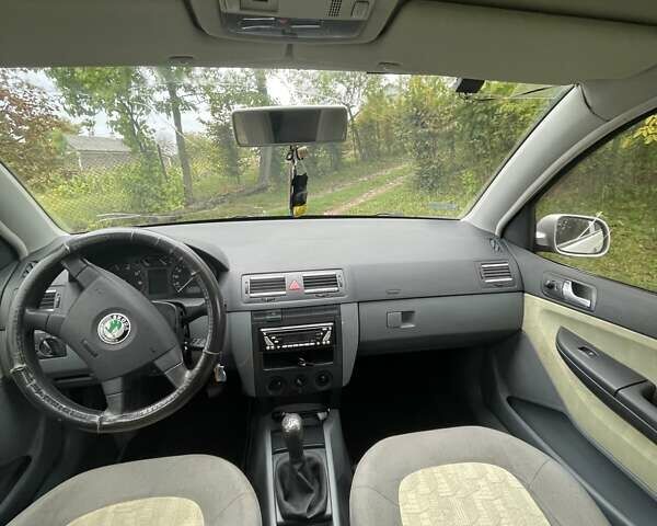 Серый Шкода Фабия, объемом двигателя 1.4 л и пробегом 247 тыс. км за 3000 $, фото 5 на Automoto.ua