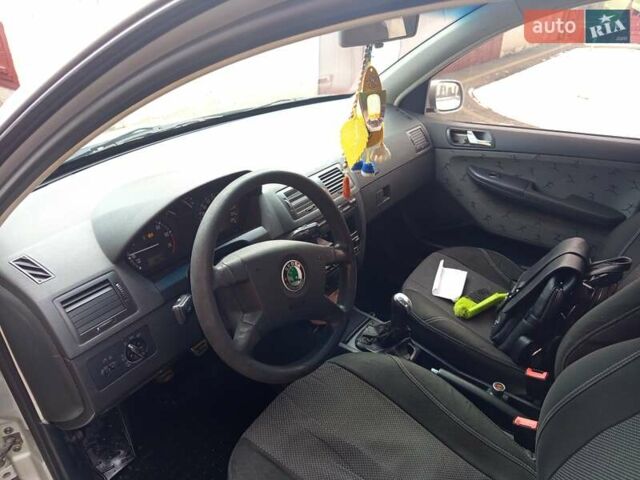 Серый Шкода Фабия, объемом двигателя 1.39 л и пробегом 284 тыс. км за 3000 $, фото 2 на Automoto.ua
