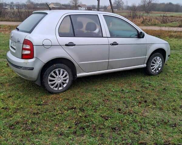 Сірий Шкода Фабія, об'ємом двигуна 1.4 л та пробігом 303 тис. км за 2600 $, фото 3 на Automoto.ua