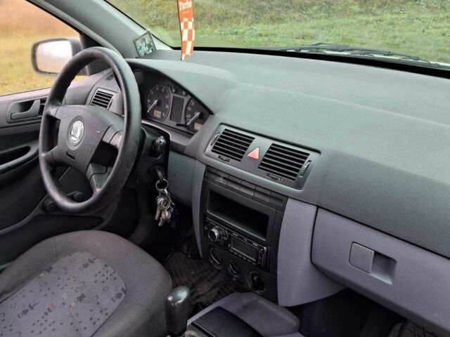 Сірий Шкода Фабія, об'ємом двигуна 1.4 л та пробігом 303 тис. км за 2600 $, фото 12 на Automoto.ua