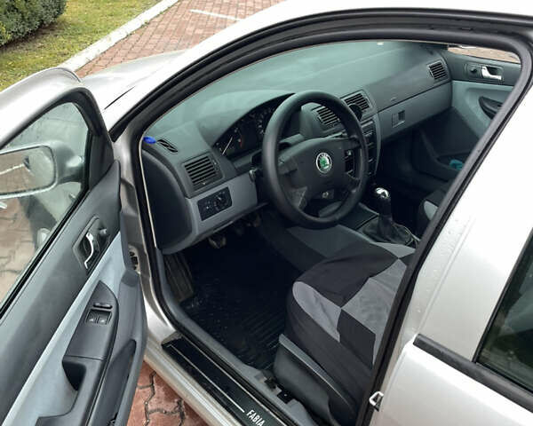 Серый Шкода Фабия, объемом двигателя 1.9 л и пробегом 276 тыс. км за 3300 $, фото 8 на Automoto.ua