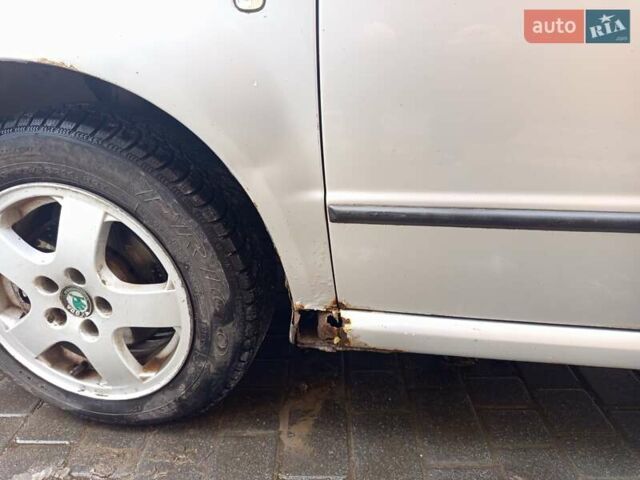 Серый Шкода Фабия, объемом двигателя 1.39 л и пробегом 284 тыс. км за 3000 $, фото 8 на Automoto.ua