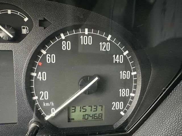 Сірий Шкода Фабія, об'ємом двигуна 1.4 л та пробігом 315 тис. км за 3700 $, фото 12 на Automoto.ua