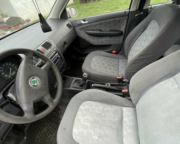 Сірий Шкода Фабія, об'ємом двигуна 1.39 л та пробігом 280 тис. км за 2100 $, фото 6 на Automoto.ua