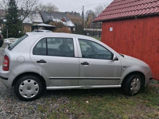 Серый Шкода Фабия, объемом двигателя 1.4 л и пробегом 150 тыс. км за 3800 $, фото 2 на Automoto.ua