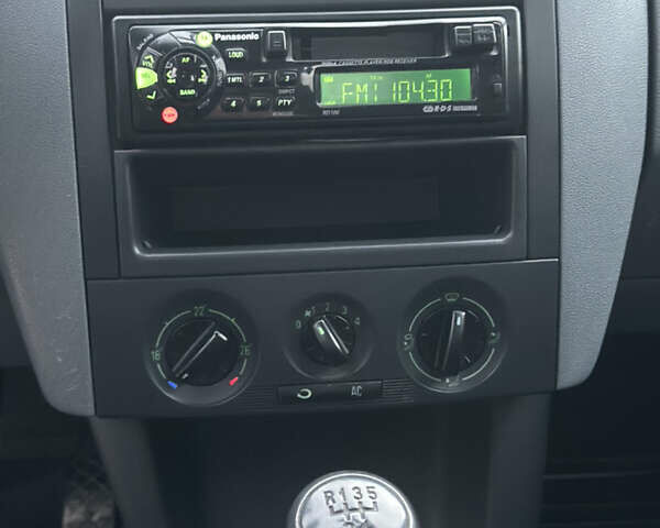 Серый Шкода Фабия, объемом двигателя 1.4 л и пробегом 158 тыс. км за 2999 $, фото 10 на Automoto.ua