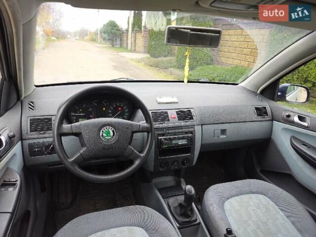 Серый Шкода Фабия, объемом двигателя 1.9 л и пробегом 235 тыс. км за 2350 $, фото 6 на Automoto.ua