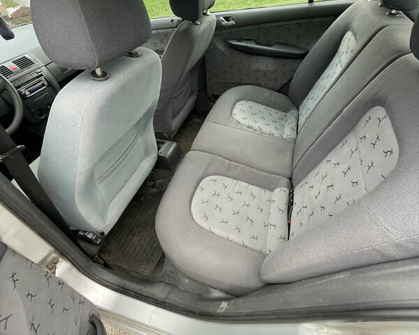 Сірий Шкода Фабія, об'ємом двигуна 1.39 л та пробігом 280 тис. км за 2100 $, фото 5 на Automoto.ua