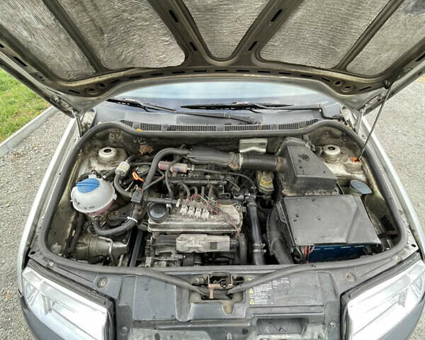 Сірий Шкода Фабія, об'ємом двигуна 1.39 л та пробігом 280 тис. км за 2100 $, фото 8 на Automoto.ua