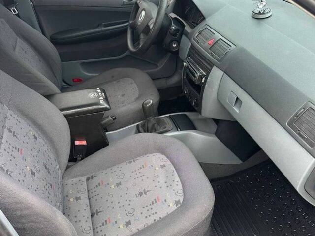 Сірий Шкода Фабія, об'ємом двигуна 1.4 л та пробігом 315 тис. км за 3700 $, фото 9 на Automoto.ua