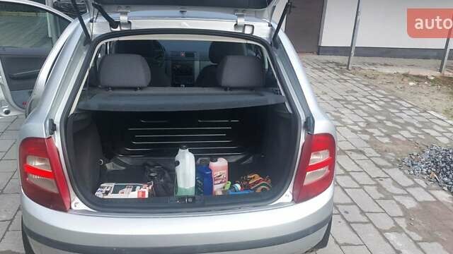 Серый Шкода Фабия, объемом двигателя 1.39 л и пробегом 158 тыс. км за 2350 $, фото 6 на Automoto.ua