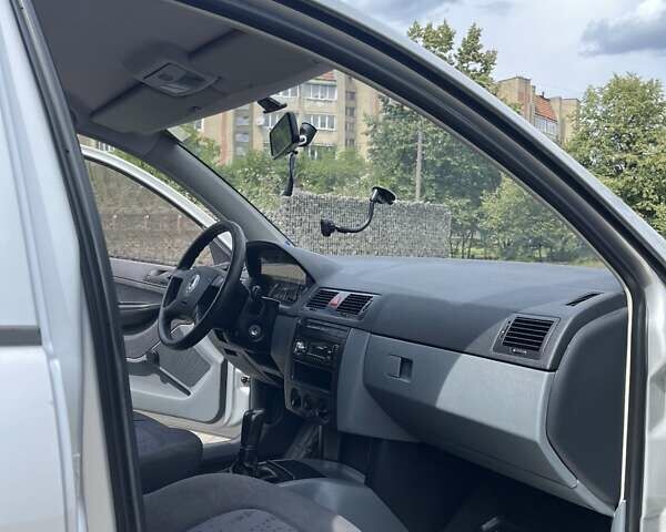 Серый Шкода Фабия, объемом двигателя 1.4 л и пробегом 255 тыс. км за 3600 $, фото 22 на Automoto.ua