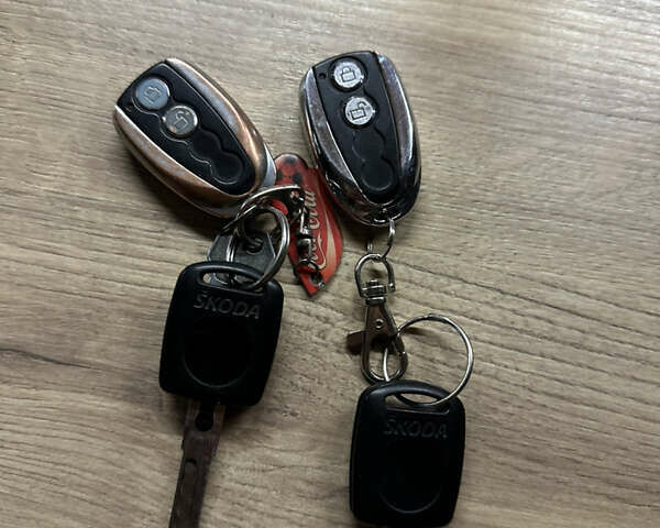 Серый Шкода Фабия, объемом двигателя 1.4 л и пробегом 158 тыс. км за 2999 $, фото 13 на Automoto.ua